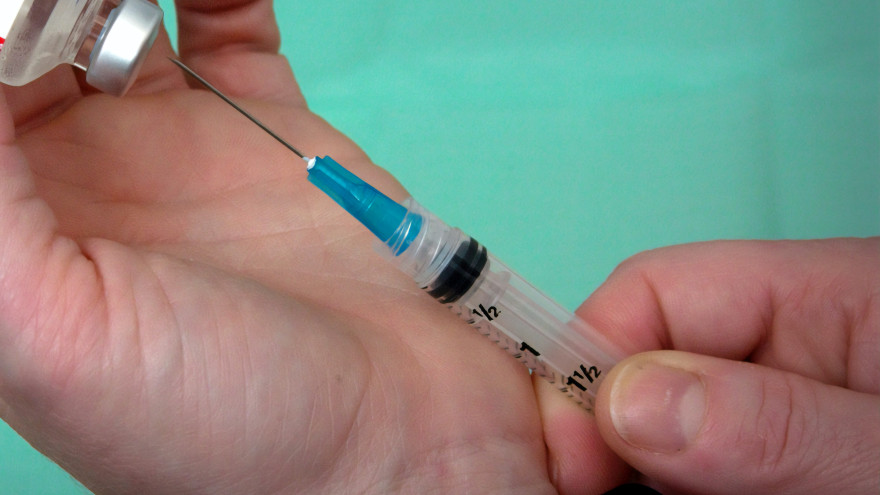 В Минзравде рассказали о сроках поставки в регионы вакцины от коронавируса