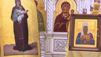 В храм Петра и Павла вернулась икона Пресвятой Богородицы после реставрации