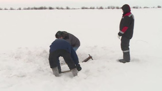 История у нас под ногами: салехардские музейщики вымораживают якорь, найденный в снегах Полуя
