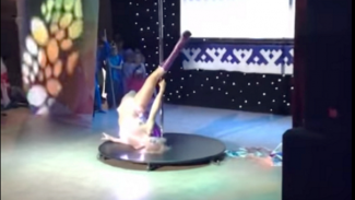 Грязные танцы: в Новом Уренгое родители возмущены откровенным выступлением одной из участниц молодежного конкурса