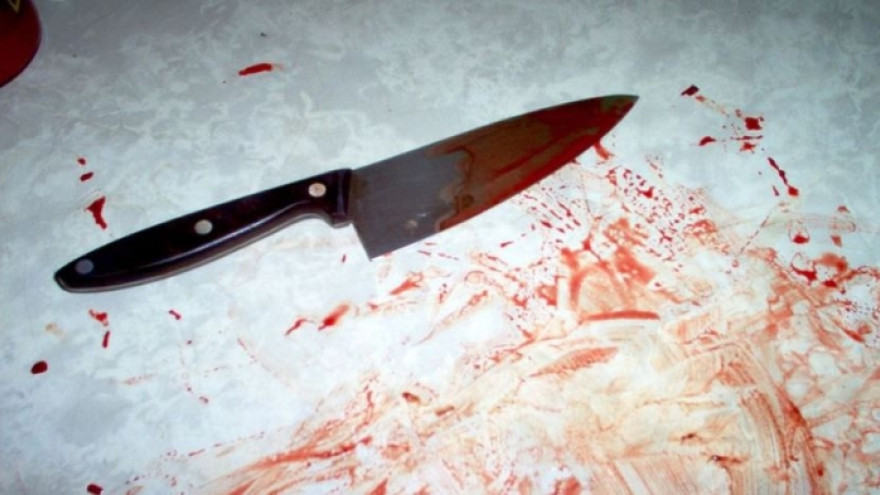 В Салехарде мужчина едва не убил двух женщин с помощью огромного кухонного ножа