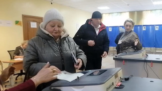  Жители Тюмени активно голосуют на выборах президента России