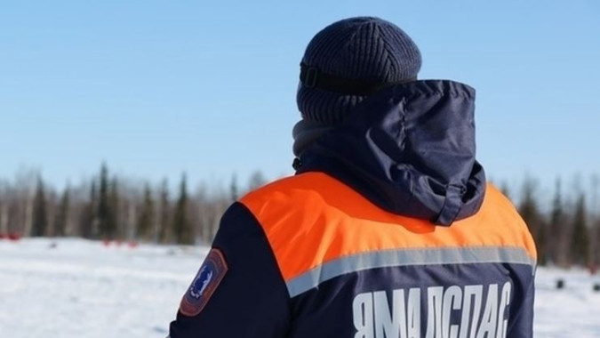 Ямальские спасатели вызволили мужчину из снежного плена