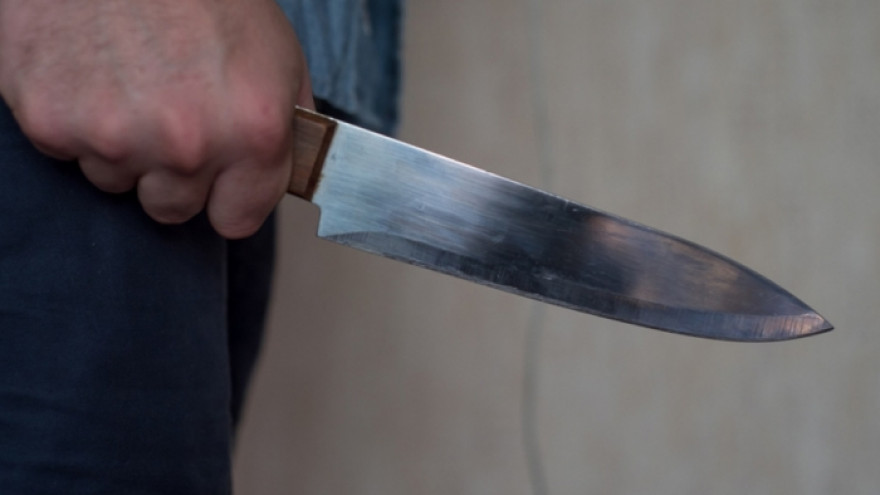 В Лабытнанги мужчина всадил нож в грудь своей жене