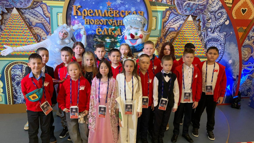 Ямальские дети посетили Кремлёвскую ёлку в Москве