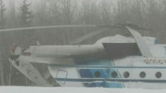 Вертолет МИ-8 совершил жесткую посадку в Надымском районе