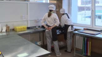 В мурманском колледже будущие повара оттачивают навыки в лаборатории арктической кухни