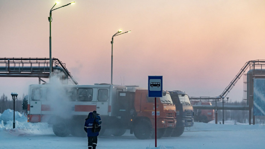 «Газпром добыча Ямбург» отправит на обсервацию вахтовиков, привитых более 7 месяцев назад