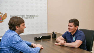 Министр просвещения Кравцов обсудил с Артюховым развитие образовательных проектов на Ямале
