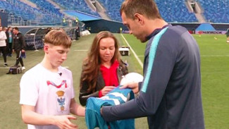 Еще одна мечта исполнена: уральский подросток попал на тренировку к футболисту Артёму Дзюбе