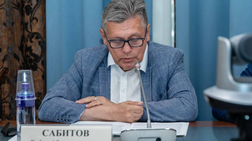 Рифат Сабитов выступил модератором обсуждения, посвященного закону о «серых» SIM-картах
