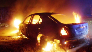 Вчера ночью в Салехарде горел BMW