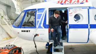 Первая помощь в воздухе: Дмитрий Артюхов осмотрел новые модули для санавиации Ямала