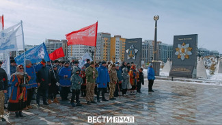 Знамя Победы встречают в Салехарде
