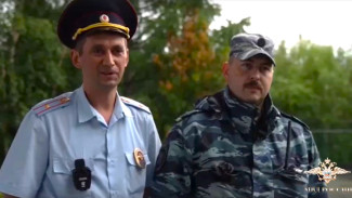 Полицейские ЯНАО получили медали МВД за спасение мужчины из болота