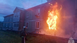 Обошлось без жертв и пострадавших: в Лабытнанги ночью горел жилой дом