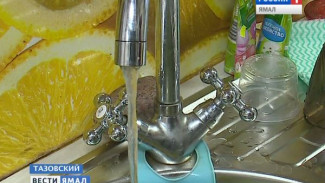 Желтая и пахнет! Жители Тазовского жалуются на качество питьевой воды