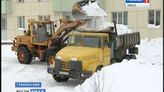 В Губкинском коммунальщики работают в удвоенном режиме, чтобы очистить улицы от снега