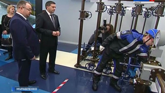 В Муравленко главе региона продемонстрировали возможности тренажера-имитатора по «эксплуатации и освоении скважин»