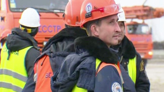 Дмитрий Артюхов поздравляет ветеранов и работников строительного комплекса Ямала с профессиональным праздником