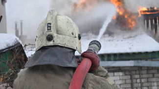 Пламя уничтожило дом и гараж: подробности пожара в дачном поселке Ноябрьска