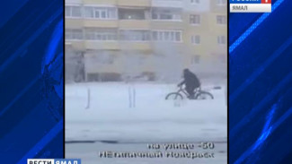 Жители Ноябрьска настолько суровы, что ездят в 50-градусный мороз на велосипеде