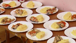 Чем кормят в детских садах Муравленко? Депутат из Тюмени и местные общественники провели дегустацию