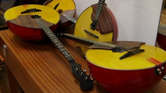 Гитары, домры, саксофоны: фонд детской школы искусств Надыма пополнился новыми музыкальными инструментами