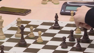 Схватка на шахматном поле: с двойным упорством за победу борются особенные новоуренгойцы