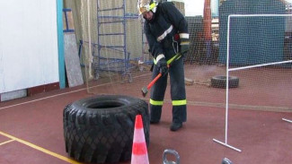Доказать силу, показать умение: в Ноябрьске прошли окружные соревнования по пожарному кроссфиту
