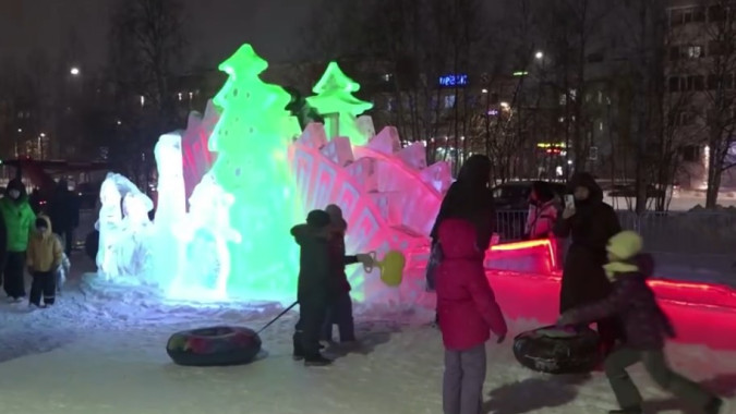 Время исследовать замерзшее царство: в Ноябрьске торжественно открыли ледовый городок