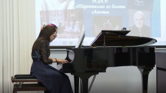 Час чистого звучания: в Тазовской ДШИ состоялся концерт фортепианного дуэта