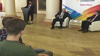 Оценил достижения, ответил на вопросы и рассказал о планах: студенты УрФУ пообщались с Николаем Цукановым