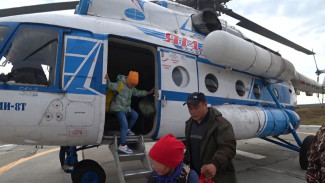 Вертолеты доставили всех юных кочевников в школы за парты