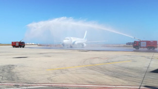 В Тунисе самолету АК «Ямал» устроили салют из воды