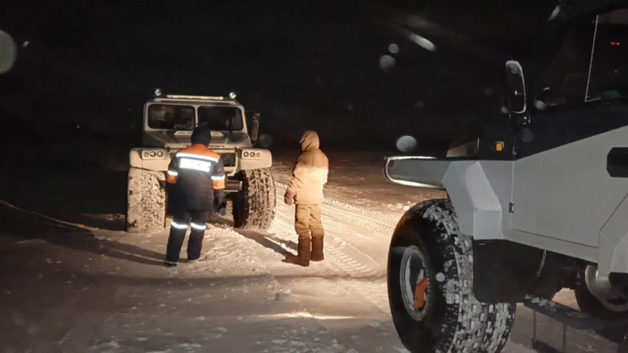 Ямалспас эвакуировал троих северян после поломки вездехода в районе фактории Порц-Яха 