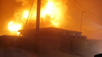 Пожар в Салехарде: на Удаче горит дом