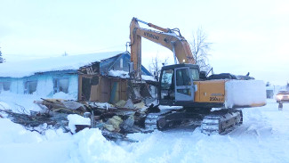 В рабочем поселке Мостоотряд-93 начался снос аварийных домов