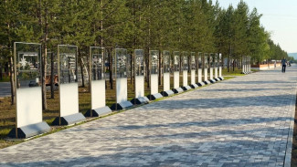 В Надыме после реконструкции открыли Аллею выпускников