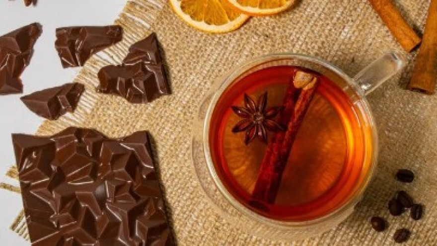 Чай, ягоды и темный шоколад: врачи рассказали о пользе продуктов с флавоноидами