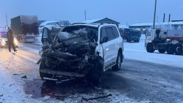 Машина всмятку: на трассе Сургут - Салехард внедорожник столкнулся с ...