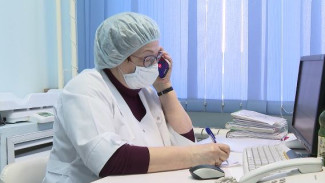70 плюс - не помеха: как врачи со стажем помогают бороться с коронавирусом на Ямале