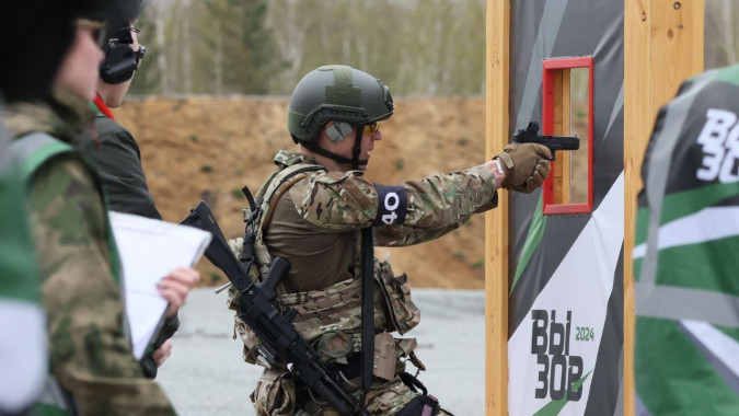 Владимир Якушев открыл соревнования по армейской тактической стрельбе в Екатеринбурге