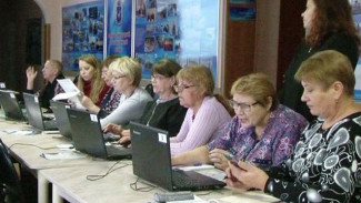 Ямальские пенсионеры учатся экономить время на сайте госуслуг