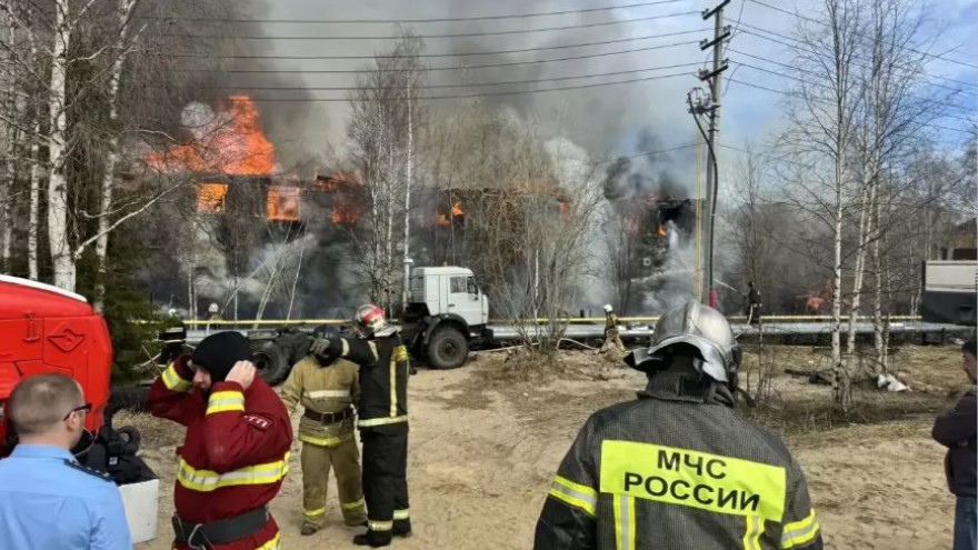 Пожар в расселенном доме в Тарко-Сале: эвакуированы 50 ямальцев