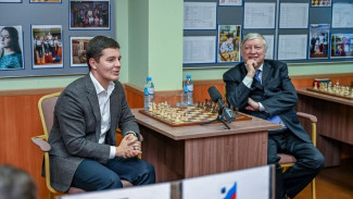 Легендарный гроссмейстер Анатолий Карпов гостит в Салехарде
