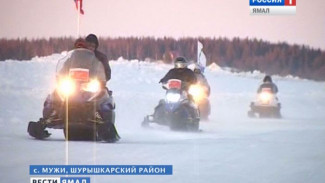 В каждом селе Шурышкарского района теперь есть точная копия Знамени Победы