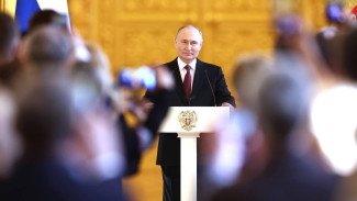 Владимира Путина с 73-летием поздравил Дмитрий Артюхов