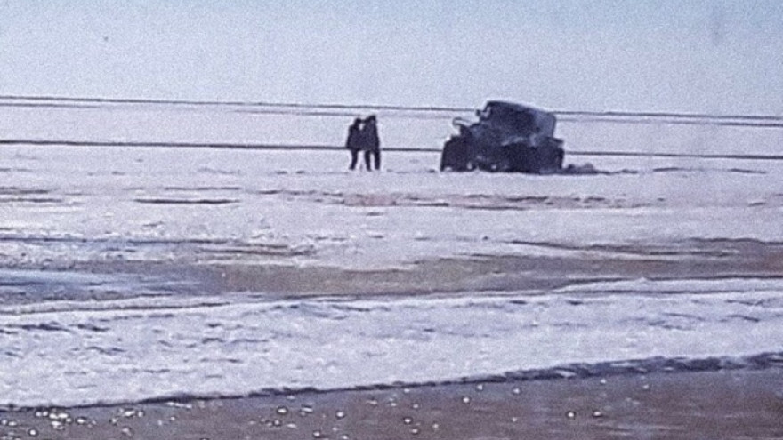 «У папы опускаются руки…». В Ямальском районе двое человек два дня пробыли в ледяном плену