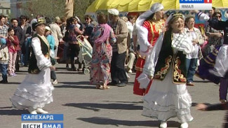 Татары пляшут, башкиры угощают, русские наблюдают. Как прошёл Сабантуй в окружной столице?